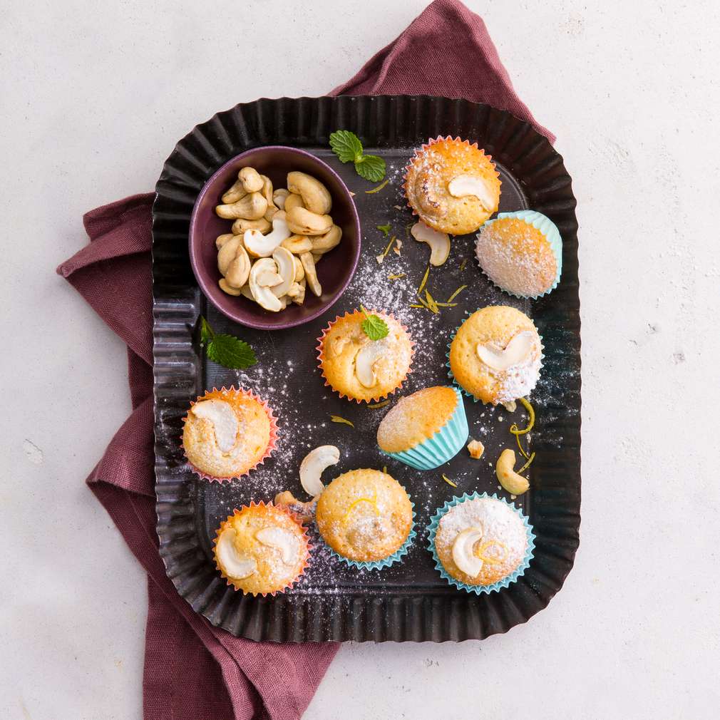 Abbildung des Rezepts Mini-Madeleines mit Cashewkernen Abbildung des Rezepts Mini-Madeleines mit Cashewkernen
