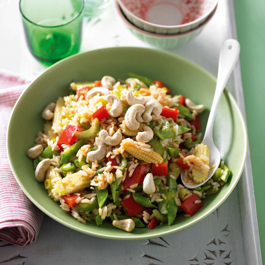 Salată asiatică de orez Salată asiatică de orez