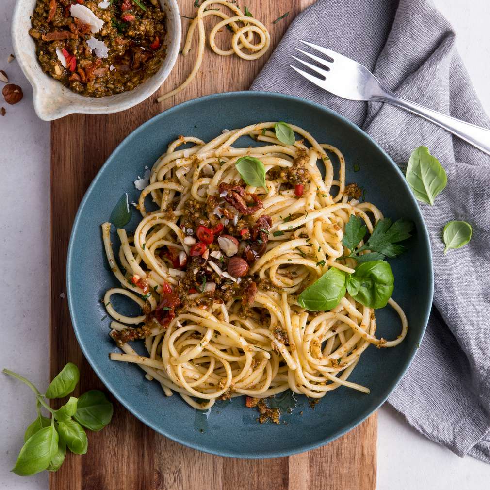 Abbildung des Rezepts Linguine mit Tomaten-Haselnuss-Pesto Abbildung des Rezepts Linguine mit Tomaten-Haselnuss-Pesto