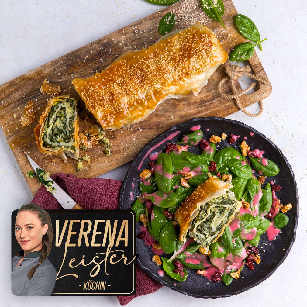 Abbildung des Rezepts Spinatstrudel mit winterlichem Salat Abbildung des Rezepts Spinatstrudel mit winterlichem Salat