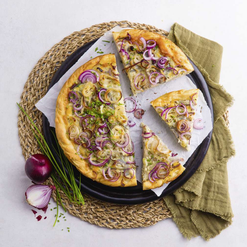 Abbildung des Rezepts Vegetarischer Zwiebelkuchen mit Hefeteig Abbildung des Rezepts Vegetarischer Zwiebelkuchen mit Hefeteig