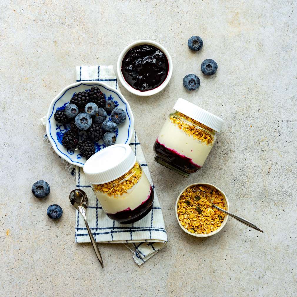 Zobrazit Svačinový jogurt do skleničky s borůvkovou marmeládou receptů
