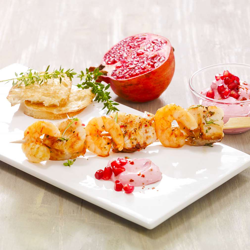 Abbildung des Rezepts Garnelen-Seelachsspieße mit Granatapfeldip Abbildung des Rezepts Garnelen-Seelachsspieße mit Granatapfeldip