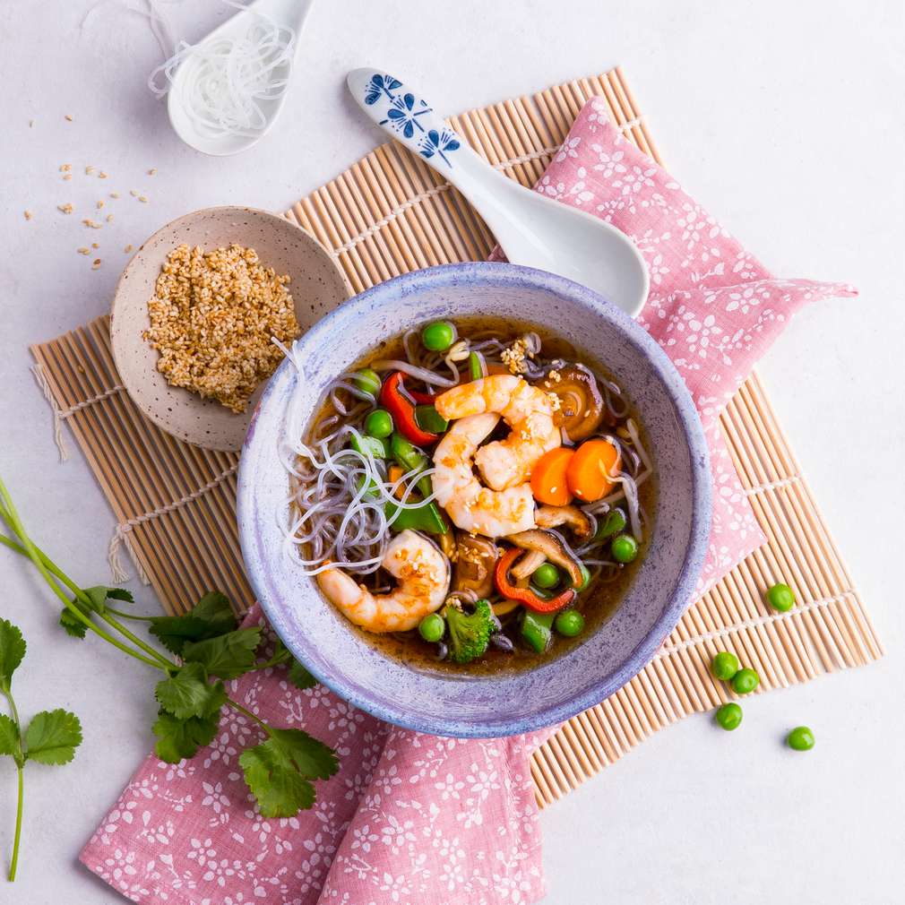 Imaginea rețetei Supă asiatică de noodles cu creveți și soia