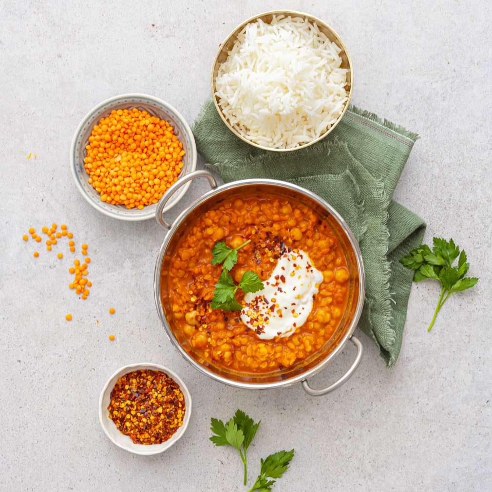 Luštěninové curry s rýží