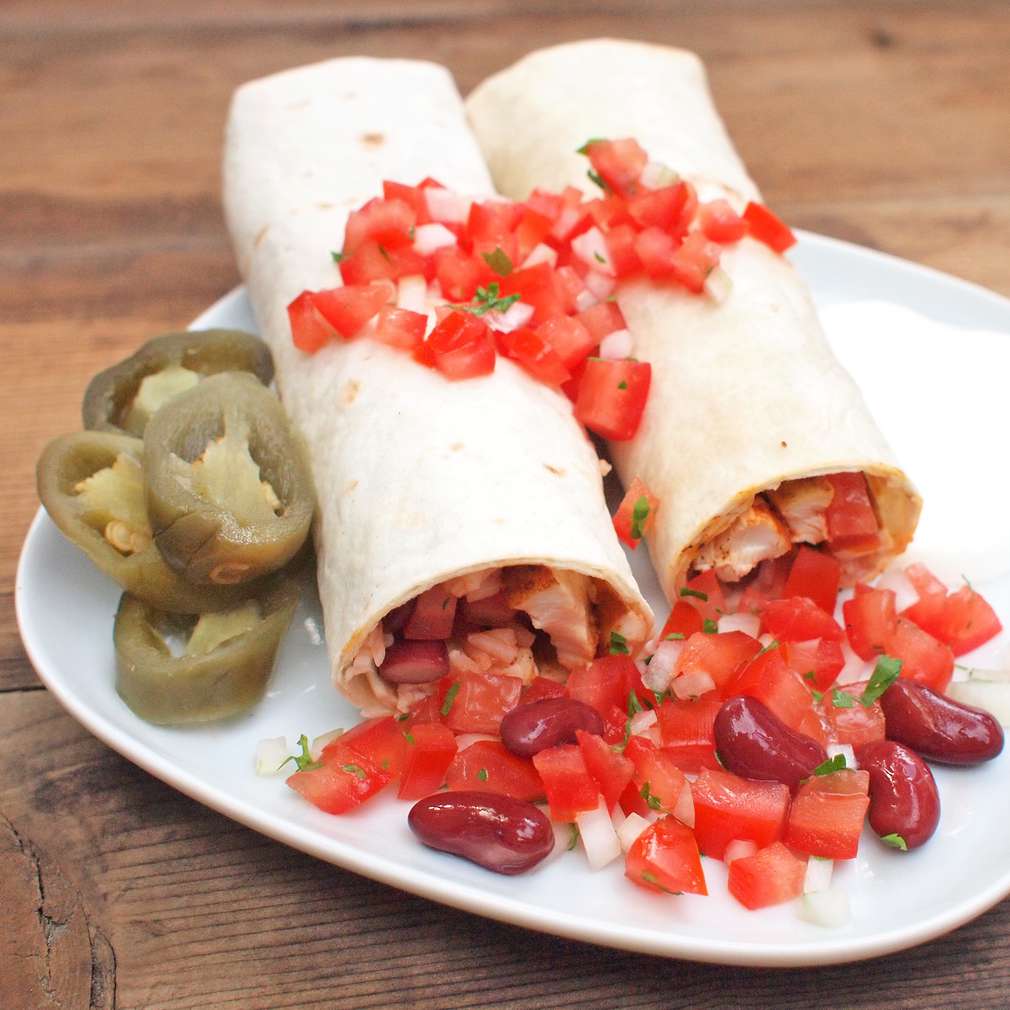 Zobrazit Kuřecí burritos s rajským salátem receptů