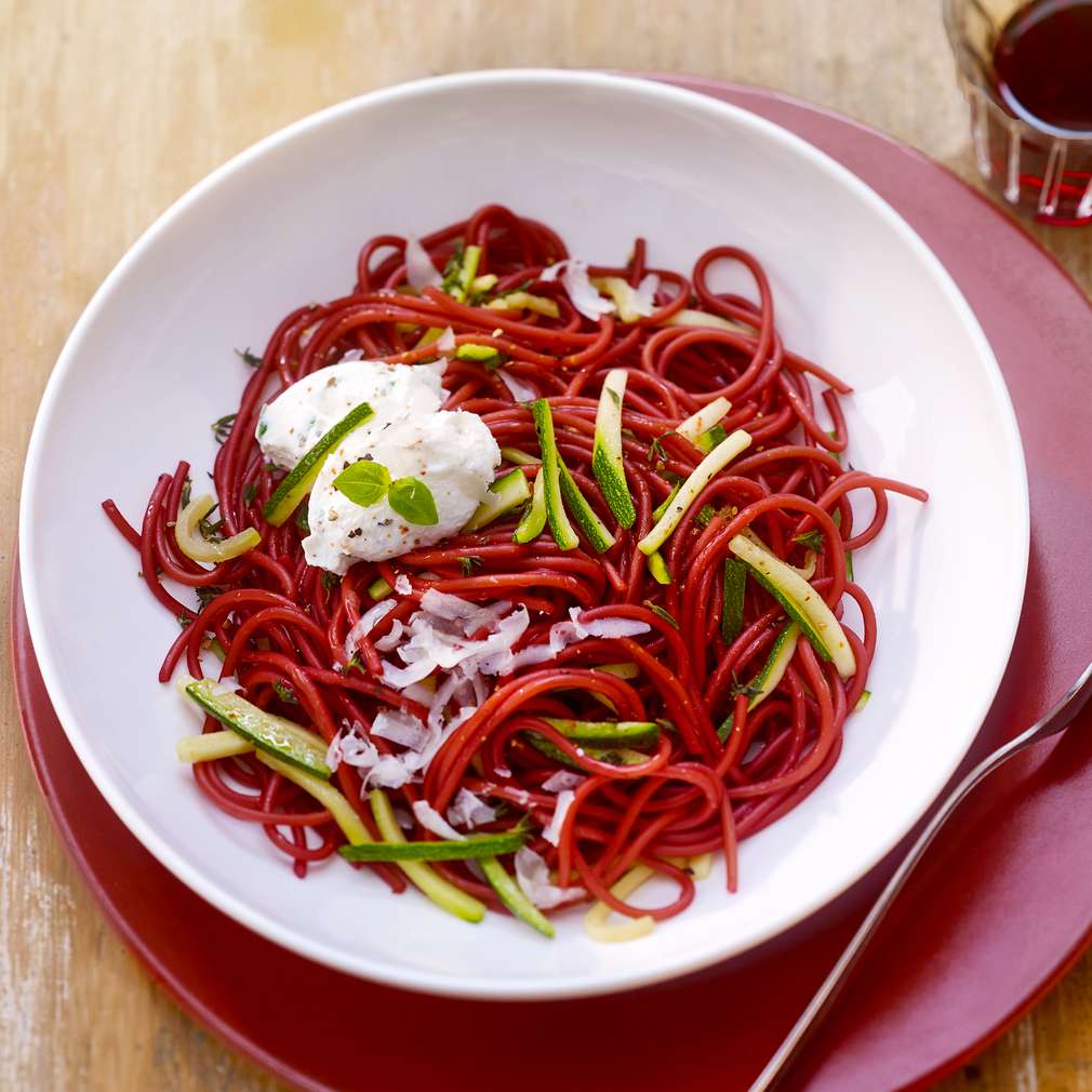Abbildung des Rezepts Rotweinspaghetti mit Ricotta
