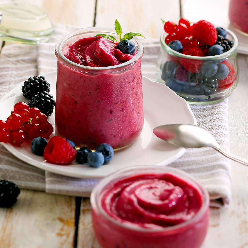 Abbildung des Rezepts Rote Grütze Nana-Eiscreme Abbildung des Rezepts Rote Grütze Nana-Eiscreme