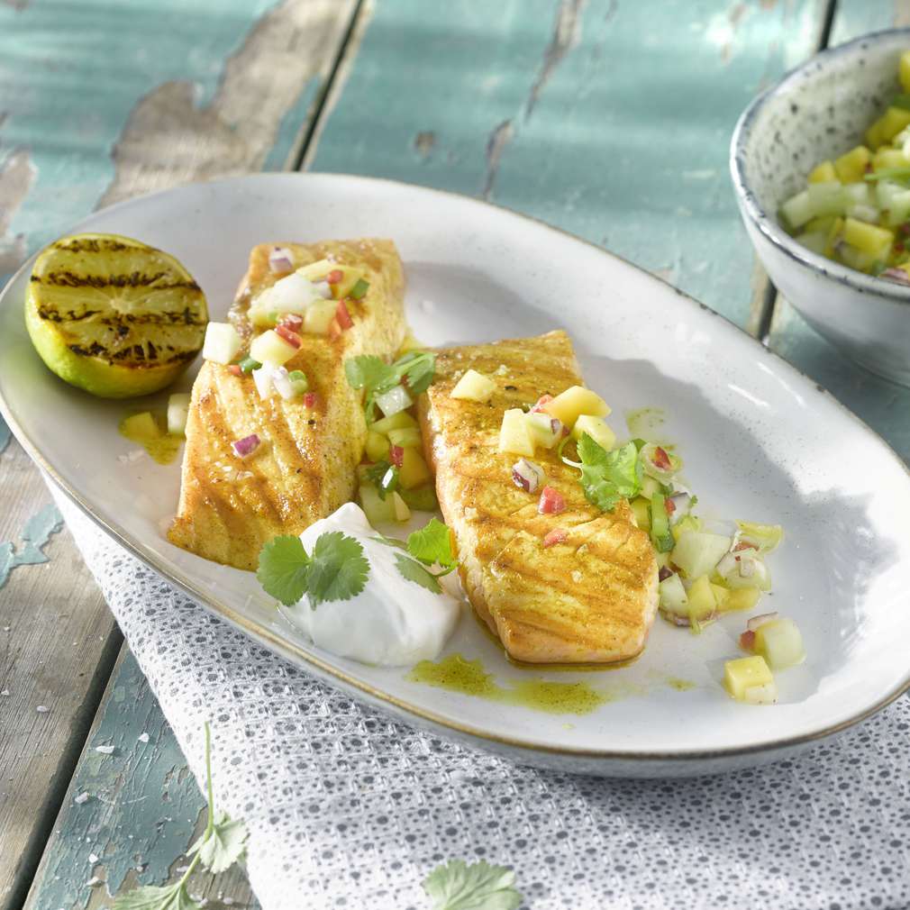 Abbildung des Rezepts Gegrillter Currylachs mit Mango-Gurkensalsa Abbildung des Rezepts Gegrillter Currylachs mit Mango-Gurkensalsa
