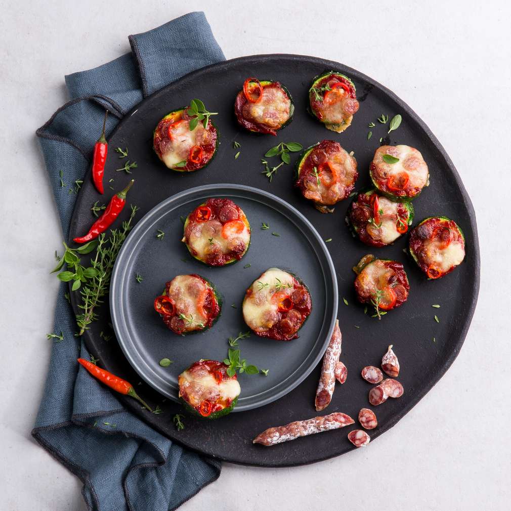Abbildung des Rezepts Zucchini-Pizza-Bites Diavolo Abbildung des Rezepts Zucchini-Pizza-Bites Diavolo