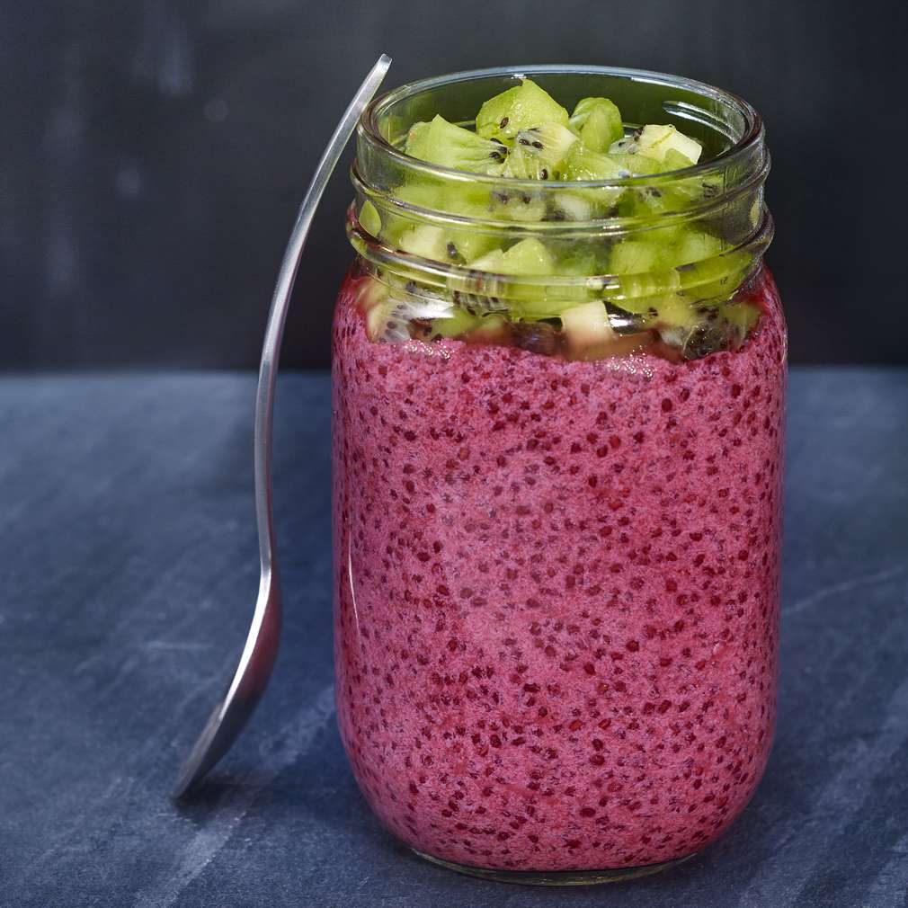 Abbildung des Rezepts Fruchtiger Chia-Pudding mit Kiwi-Topping Abbildung des Rezepts Fruchtiger Chia-Pudding mit Kiwi-Topping