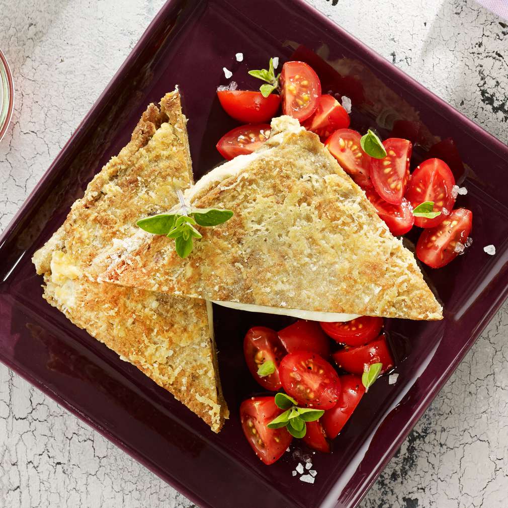 Abbildung des Rezepts Mozzarella in carrozza mit marinierten Tomaten Abbildung des Rezepts Mozzarella in carrozza mit marinierten Tomaten