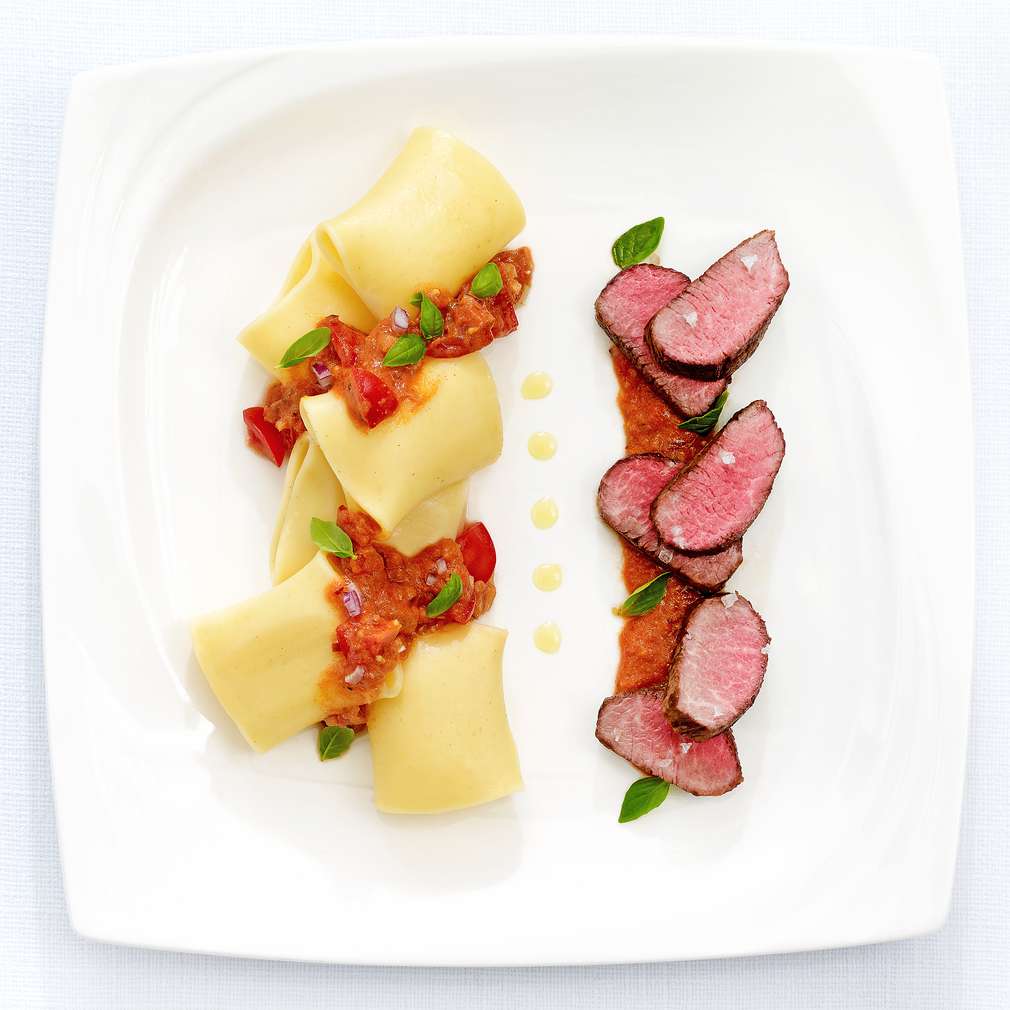 Abbildung des Rezepts Lammlachse mit Tomaten-Ricottasauce Abbildung des Rezepts Lammlachse mit Tomaten-Ricottasauce