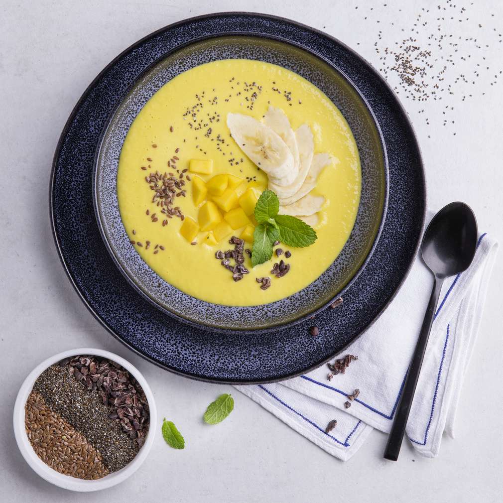 Abbildung des Rezepts Smoothiebowl mit Mango, Birnen und Bananen Abbildung des Rezepts Smoothiebowl mit Mango, Birnen und Bananen