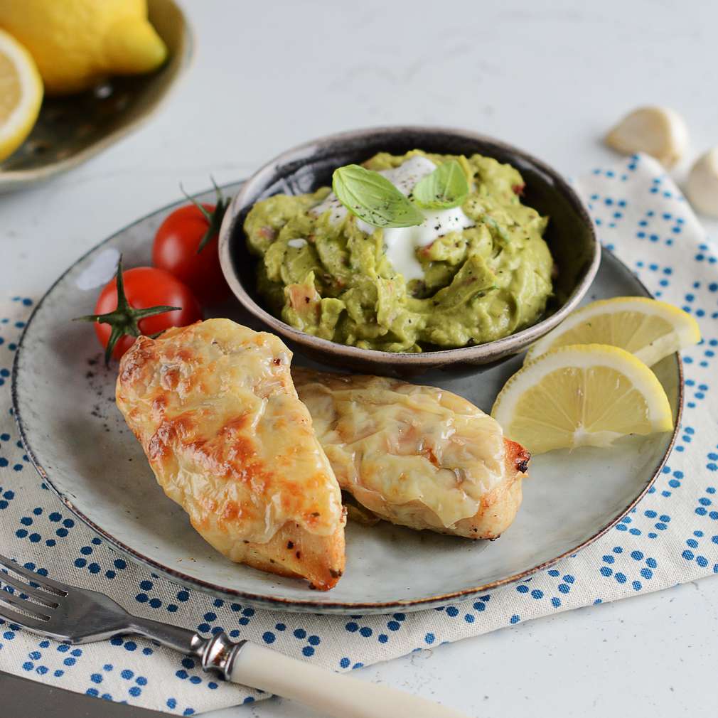 Zobrazenie receptu Grilované kuracie prsia s mozzarellou a guacamole Zobrazenie receptu Grilované kuracie prsia s mozzarellou a guacamole