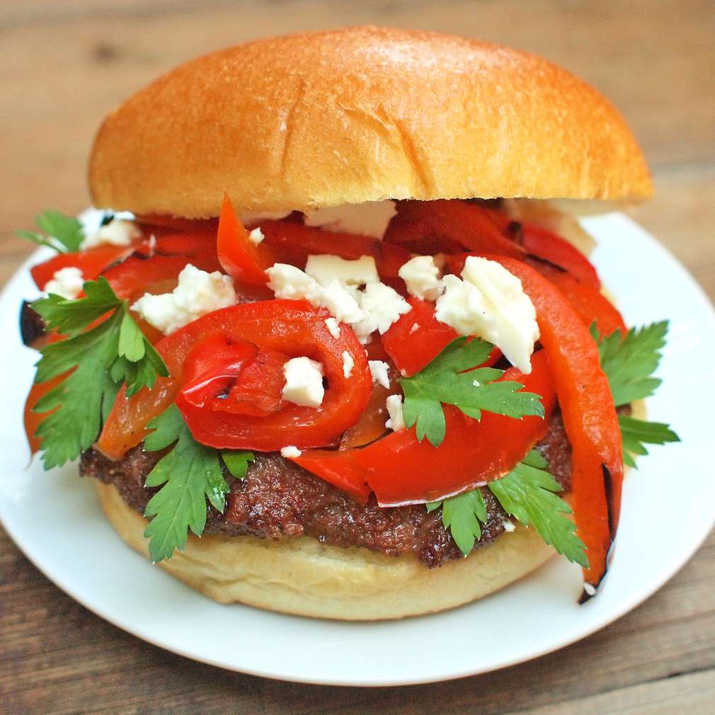 Zobrazit Letní burger s grilovanou paprikou receptů