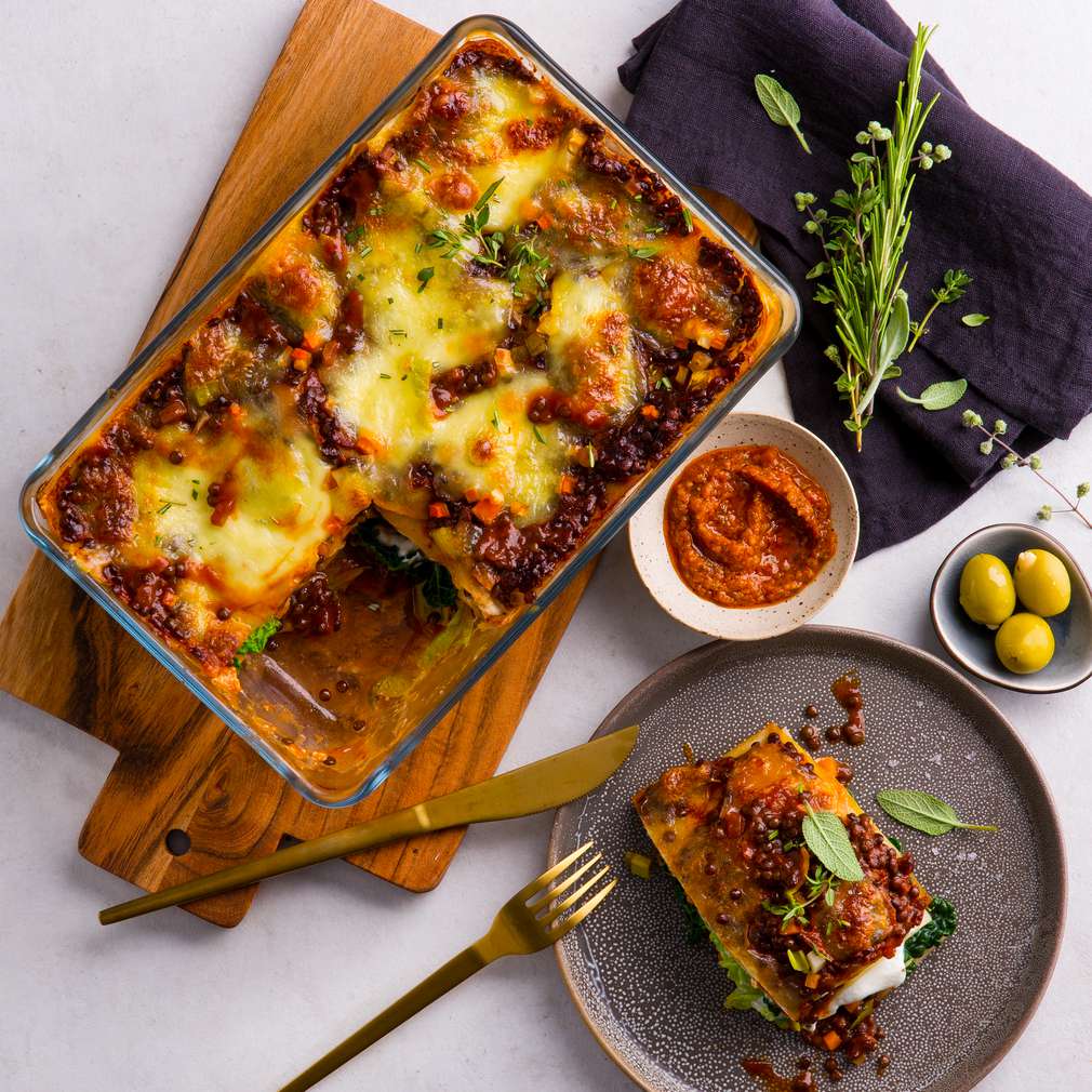 Zdjęcie przepisu Lasagne z kapustą włoską i sosem bolońskim z soczewicy