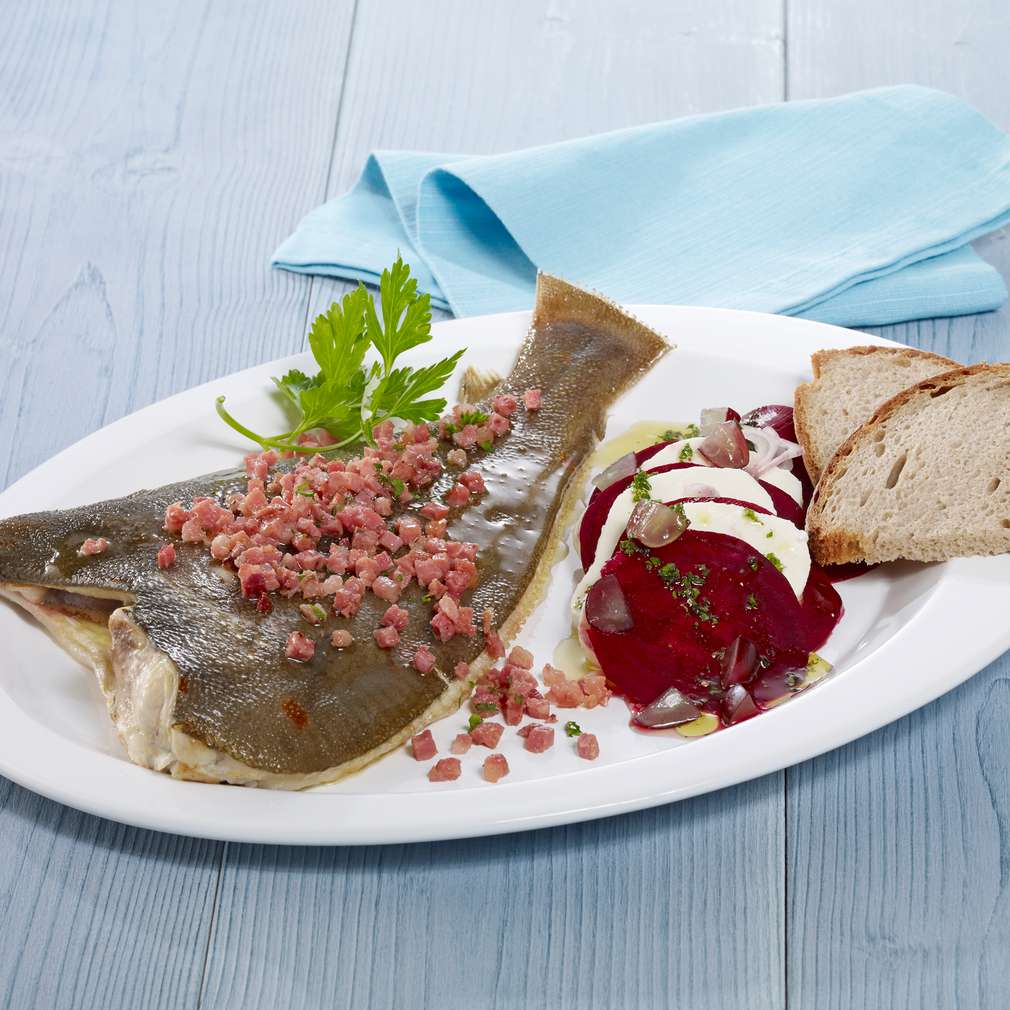 Abbildung des Rezepts Butter-Scholle an Rote-Bete-Carpaccio Abbildung des Rezepts Butter-Scholle an Rote-Bete-Carpaccio