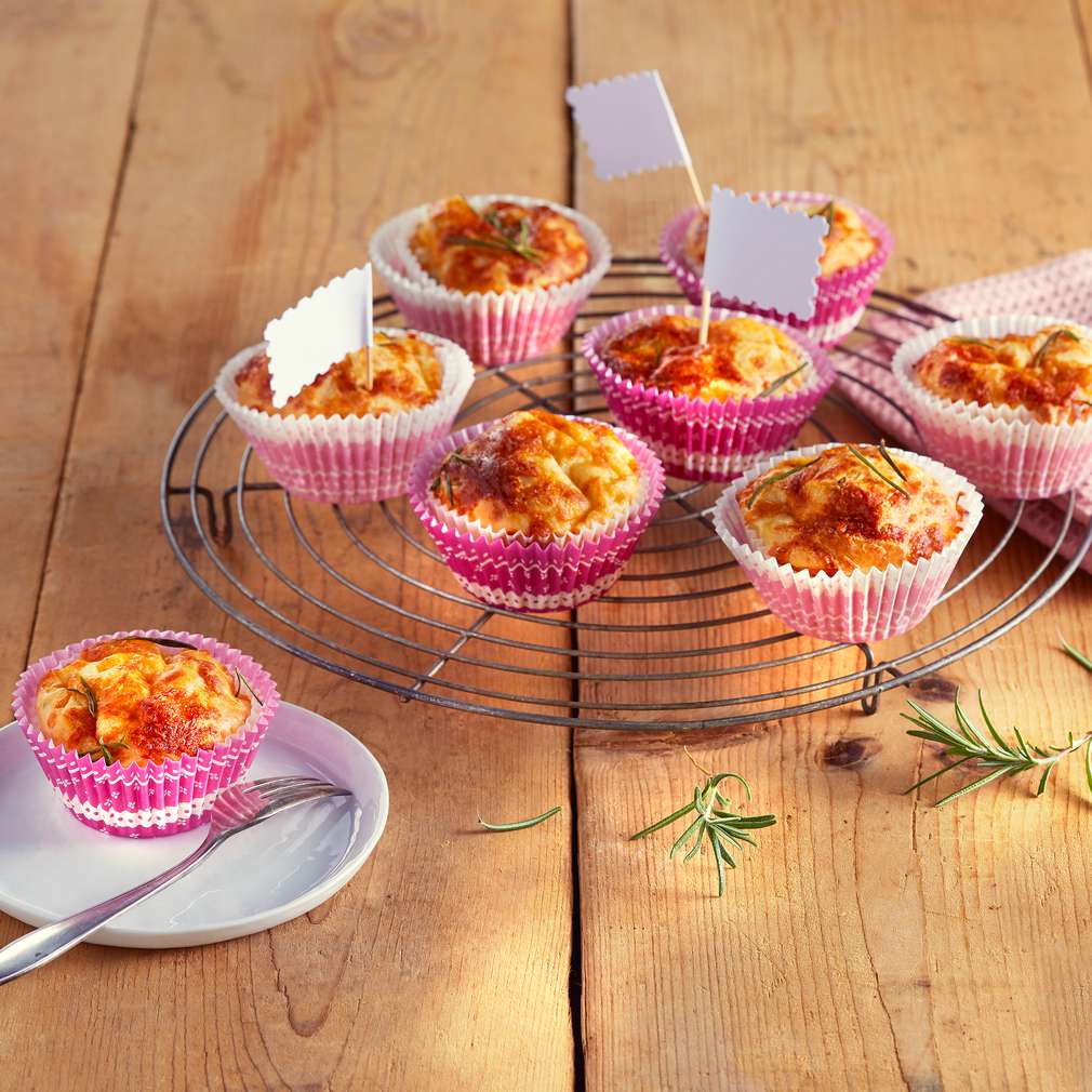 Abbildung des Rezepts Tomaten-Mozzarella-Muffins Abbildung des Rezepts Tomaten-Mozzarella-Muffins