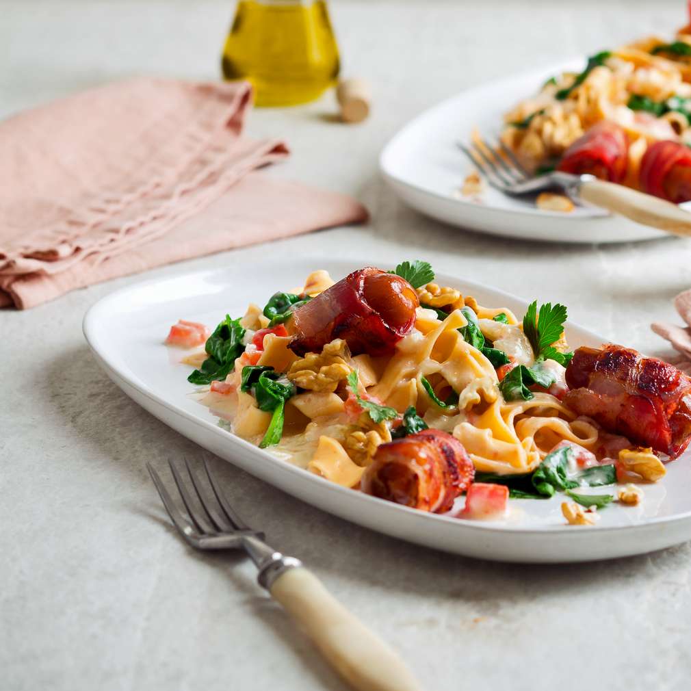 Abbildung des Rezepts Chili-Bandnudeln mit Spinat und Datteln Abbildung des Rezepts Chili-Bandnudeln mit Spinat und Datteln