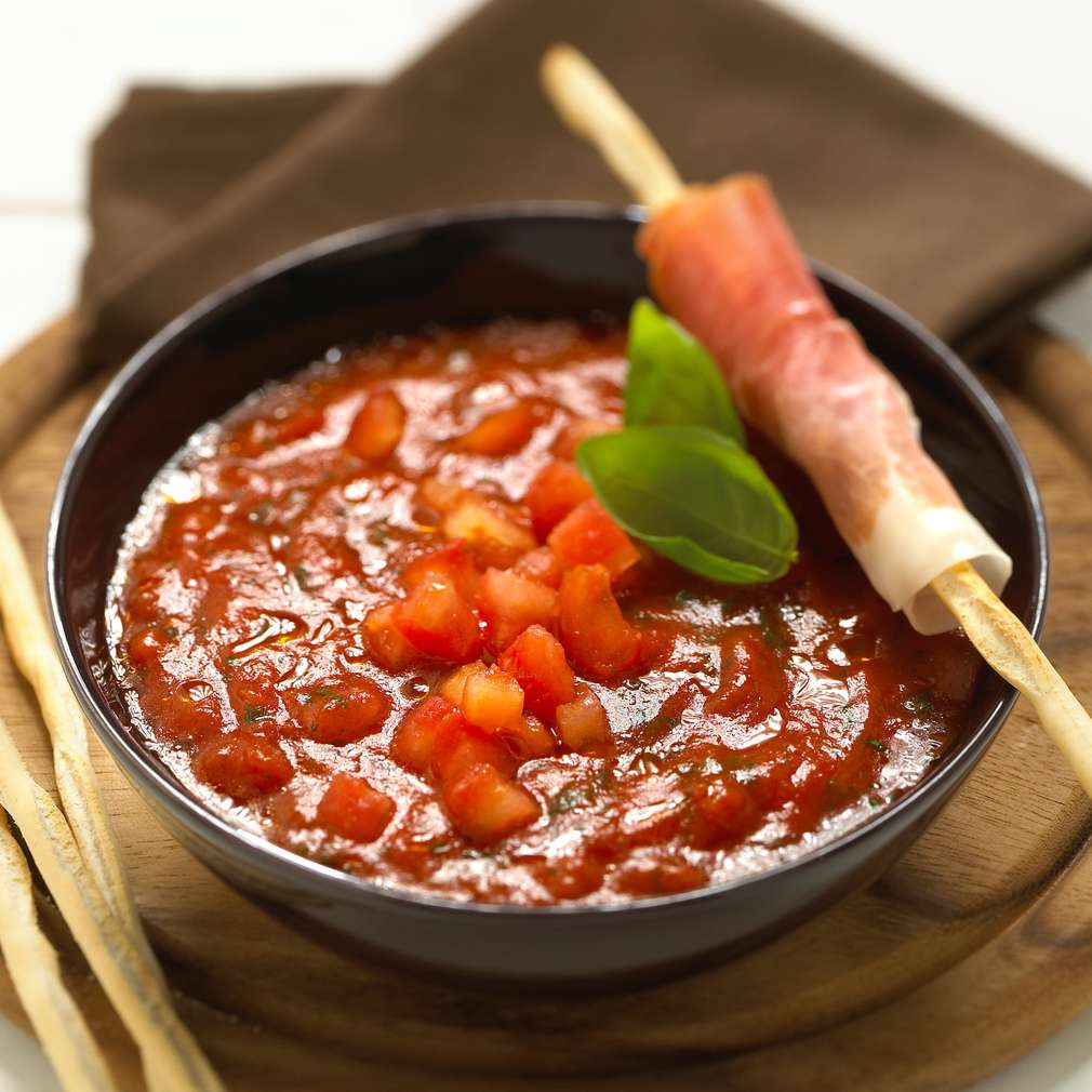 Abbildung des Rezepts Tomatensuppe mit Schinken-Crissinis Abbildung des Rezepts Tomatensuppe mit Schinken-Crissinis