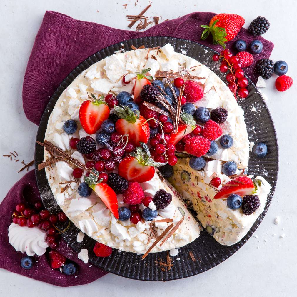 Zobrazit Mražený dort s pusinkami a ovocem receptů