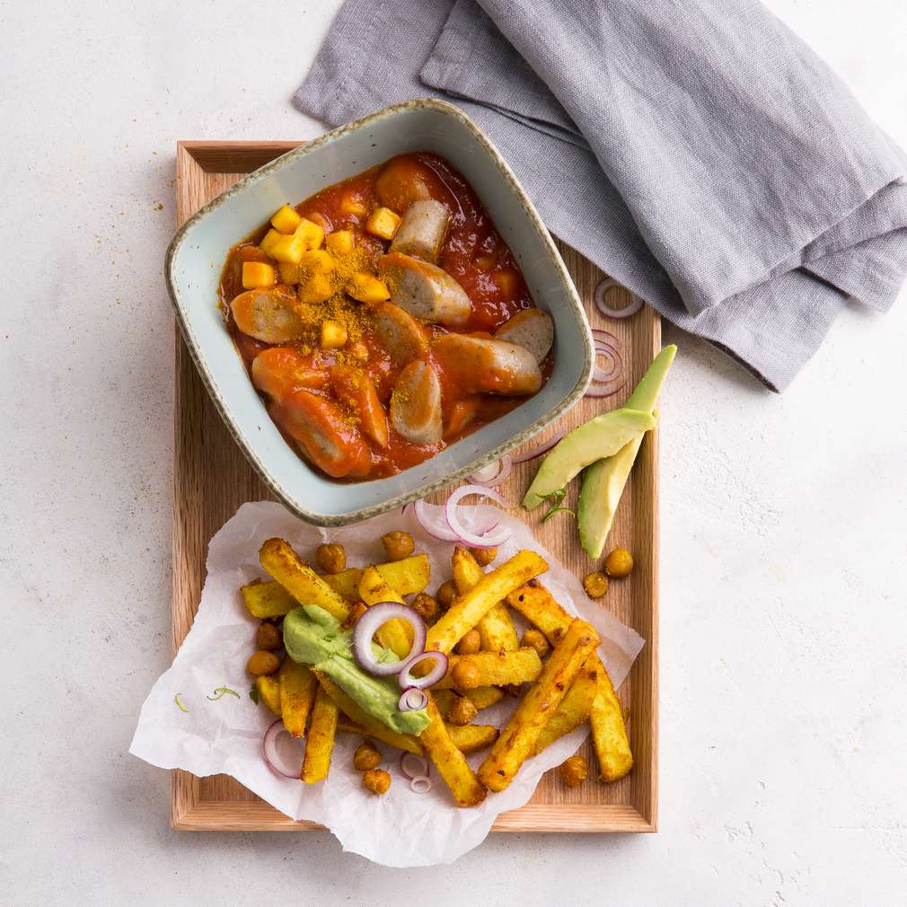 Abbildung des Rezepts Vegane Currywurst mit Loaded Fries