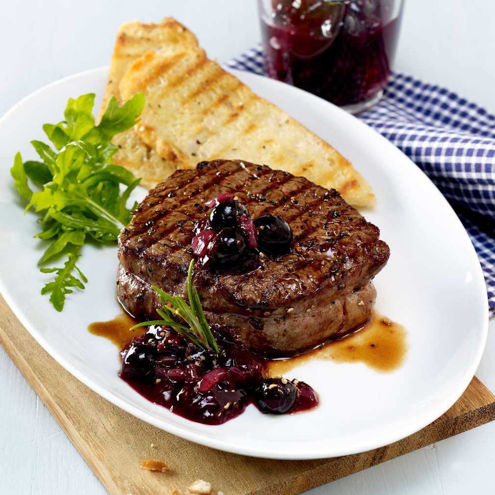 Abbildung des Rezepts Steaks mit Blaubeer-Kompott Abbildung des Rezepts Steaks mit Blaubeer-Kompott
