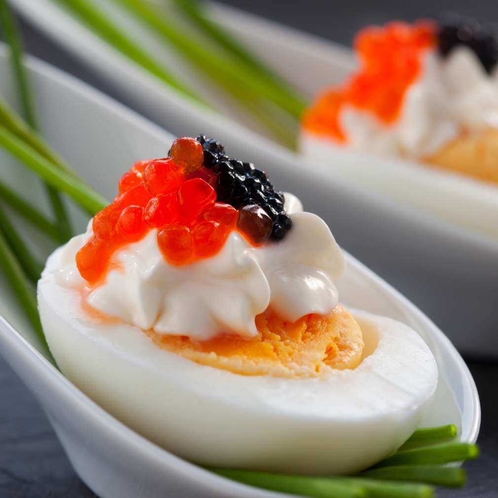 Ouă cu maioneză și caviar Ouă cu maioneză și caviar