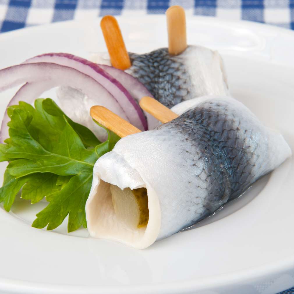 Rulouri de hering marinat Rulouri de hering marinat