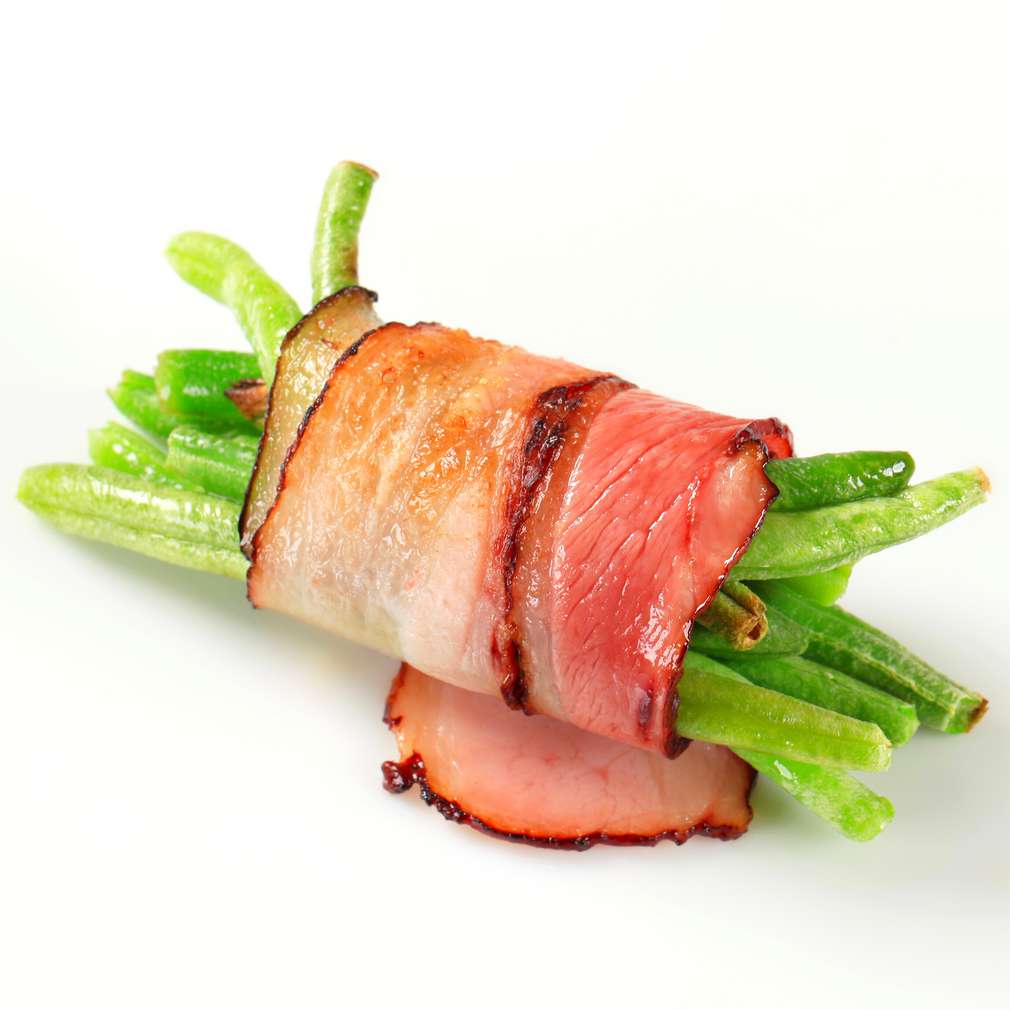 Imaginea rețetei Rulouri de bacon cu fasole verde Imaginea rețetei Rulouri de bacon cu fasole verde