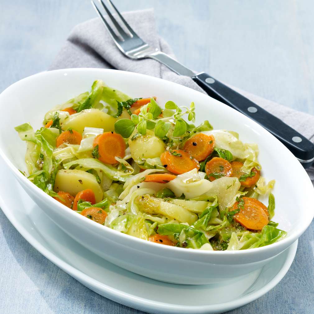Abbildung des Rezepts Lauwarmer Spitzkohl-Kartoffelsalat Abbildung des Rezepts Lauwarmer Spitzkohl-Kartoffelsalat