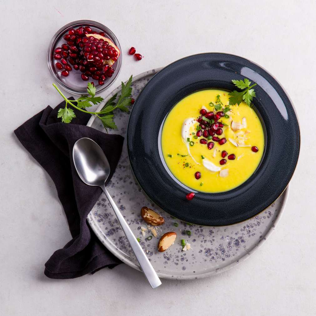 Abbildung des Rezepts Pastinaken-Senf-Suppe mit Granatapfel Abbildung des Rezepts Pastinaken-Senf-Suppe mit Granatapfel