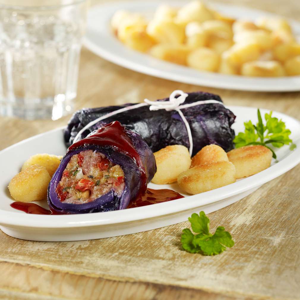 Abbildung des Rezepts Rotkohlroulade mit Parmaschinken-Tomaten-Füllung Abbildung des Rezepts Rotkohlroulade mit Parmaschinken-Tomaten-Füllung