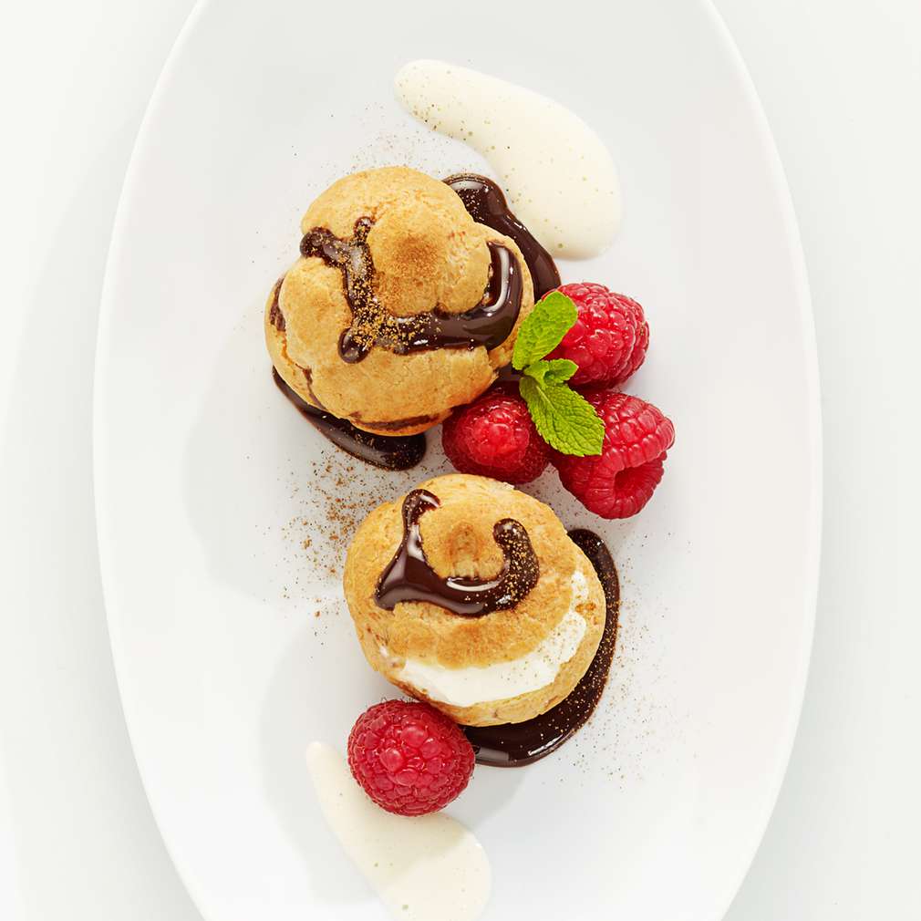 Abbildung des Rezepts Profiteroles mit Schoko-Lebkuchensauce Abbildung des Rezepts Profiteroles mit Schoko-Lebkuchensauce