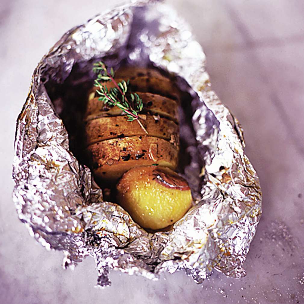 Abbildung des Rezepts Backkartoffeln mit Knoblauch, Thymian und Sardellenfilets Abbildung des Rezepts Backkartoffeln mit Knoblauch, Thymian und Sardellenfilets
