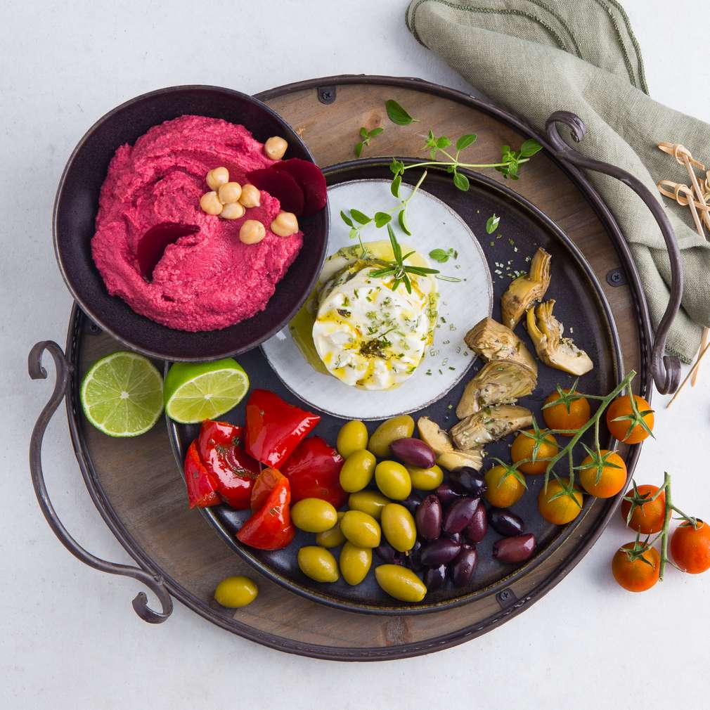 Abbildung des Rezepts Antipasti mit Rote-Bete-Hummus Abbildung des Rezepts Antipasti mit Rote-Bete-Hummus