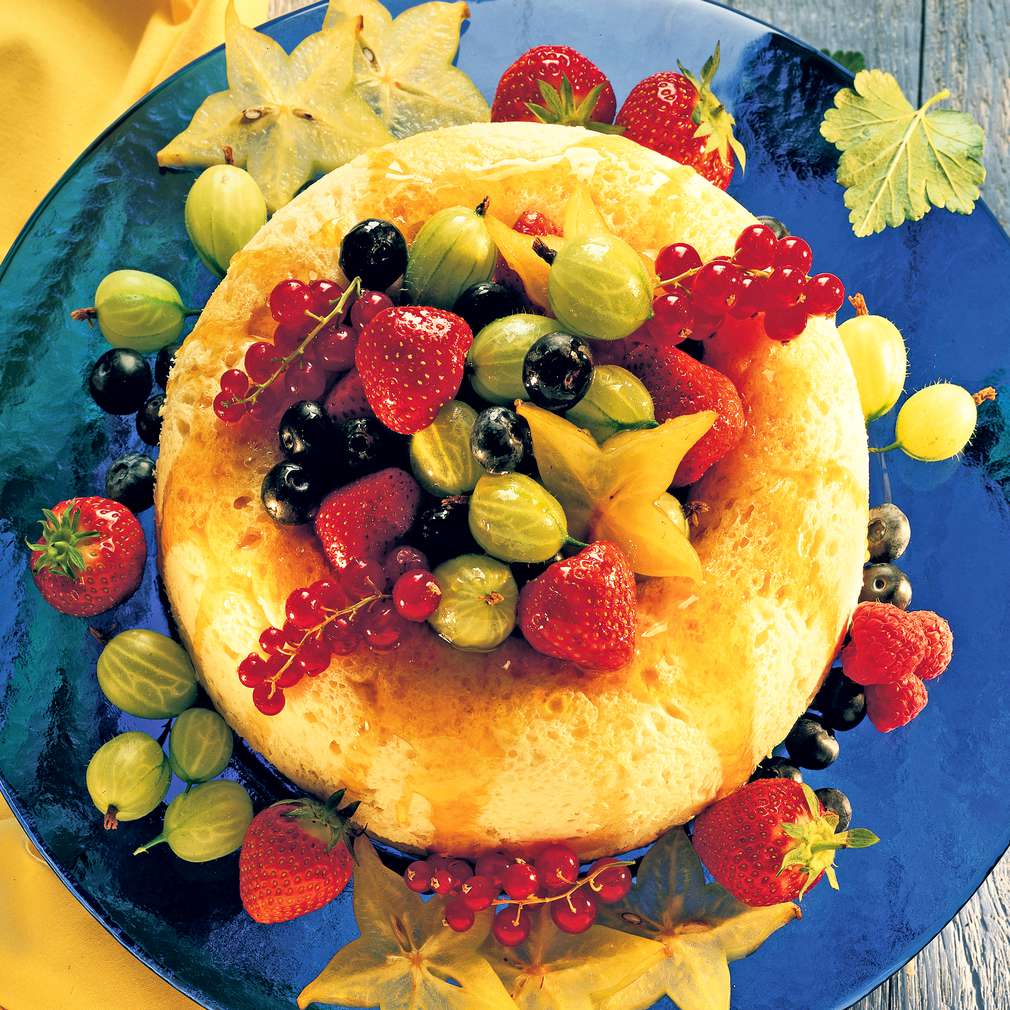 Abbildung des Rezepts Zitronensavarin mit Beeren Abbildung des Rezepts Zitronensavarin mit Beeren