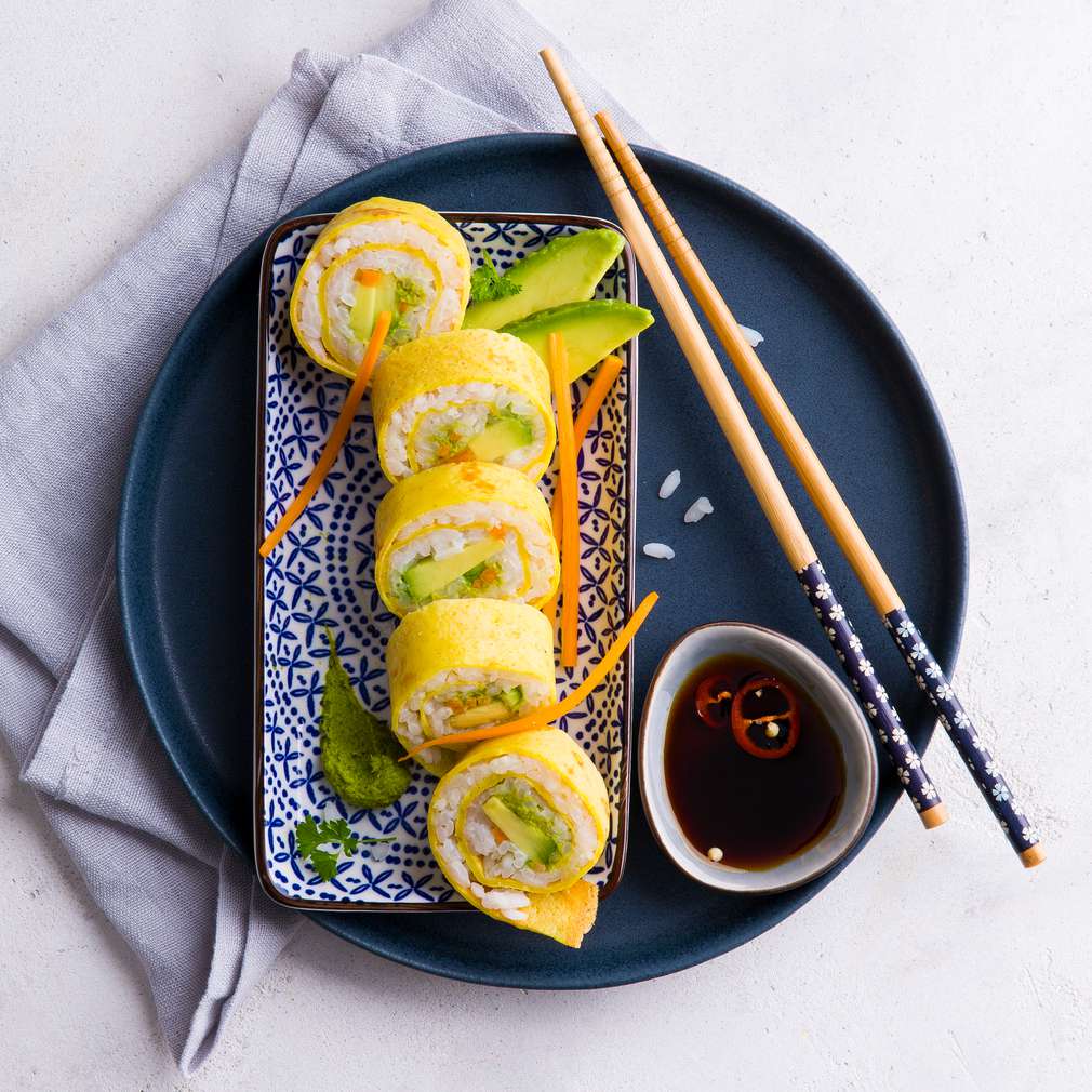 Zobrazit Sushi rolky s omeletou a avokádem receptů