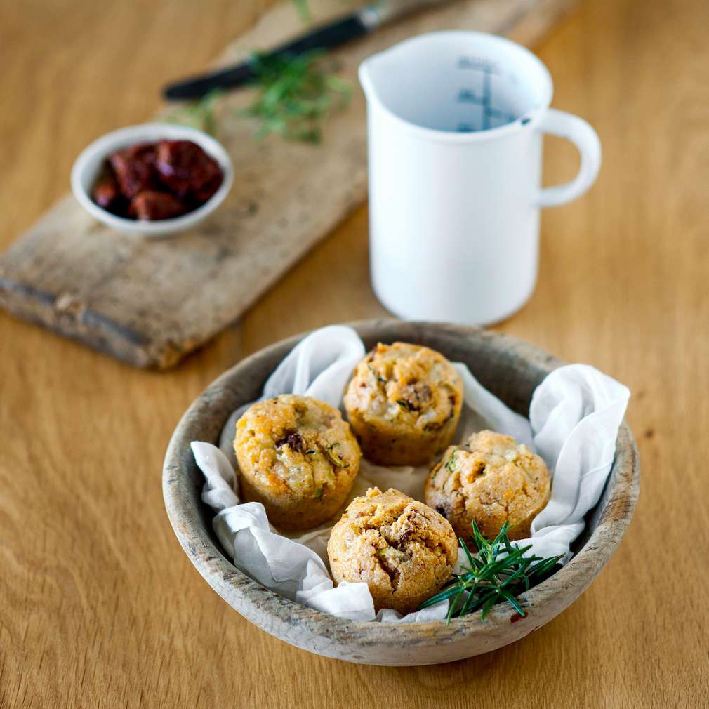 Abbildung des Rezepts Grießmuffins mit Mozzarella und Zucchini Abbildung des Rezepts Grießmuffins mit Mozzarella und Zucchini