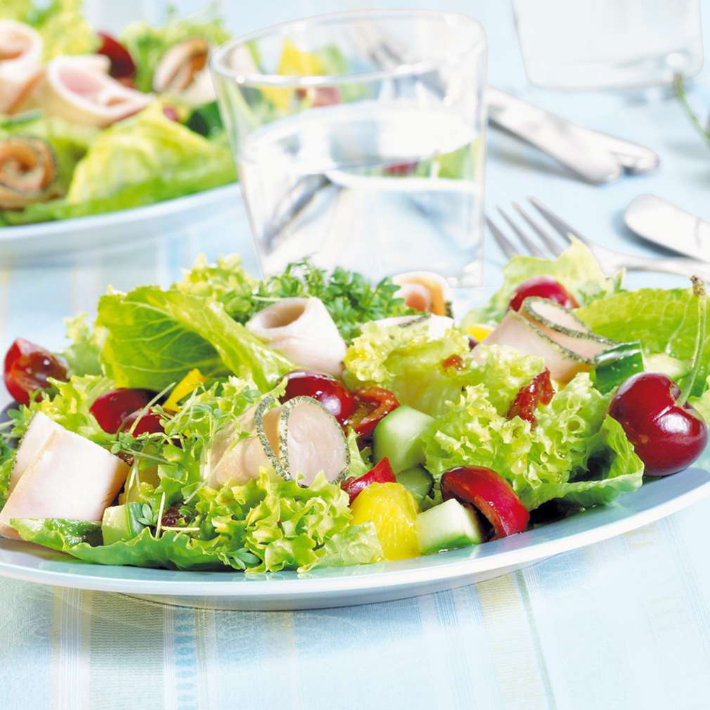 Abbildung des Rezepts Sommersalat mit Kirschen Abbildung des Rezepts Sommersalat mit Kirschen