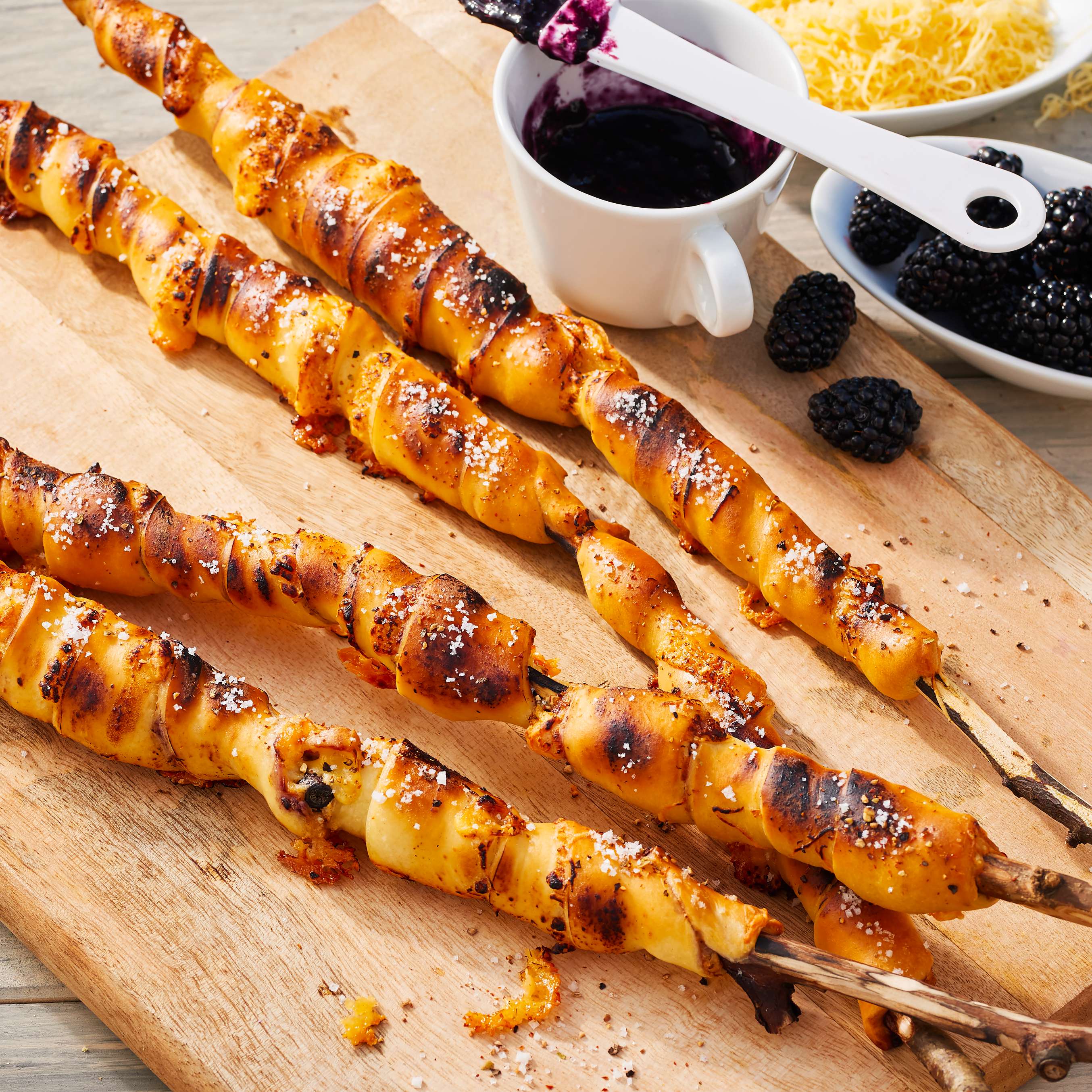 Stockbrot Vom Grill Mit Bergk se Und Brombeeren Rezept Kaufland