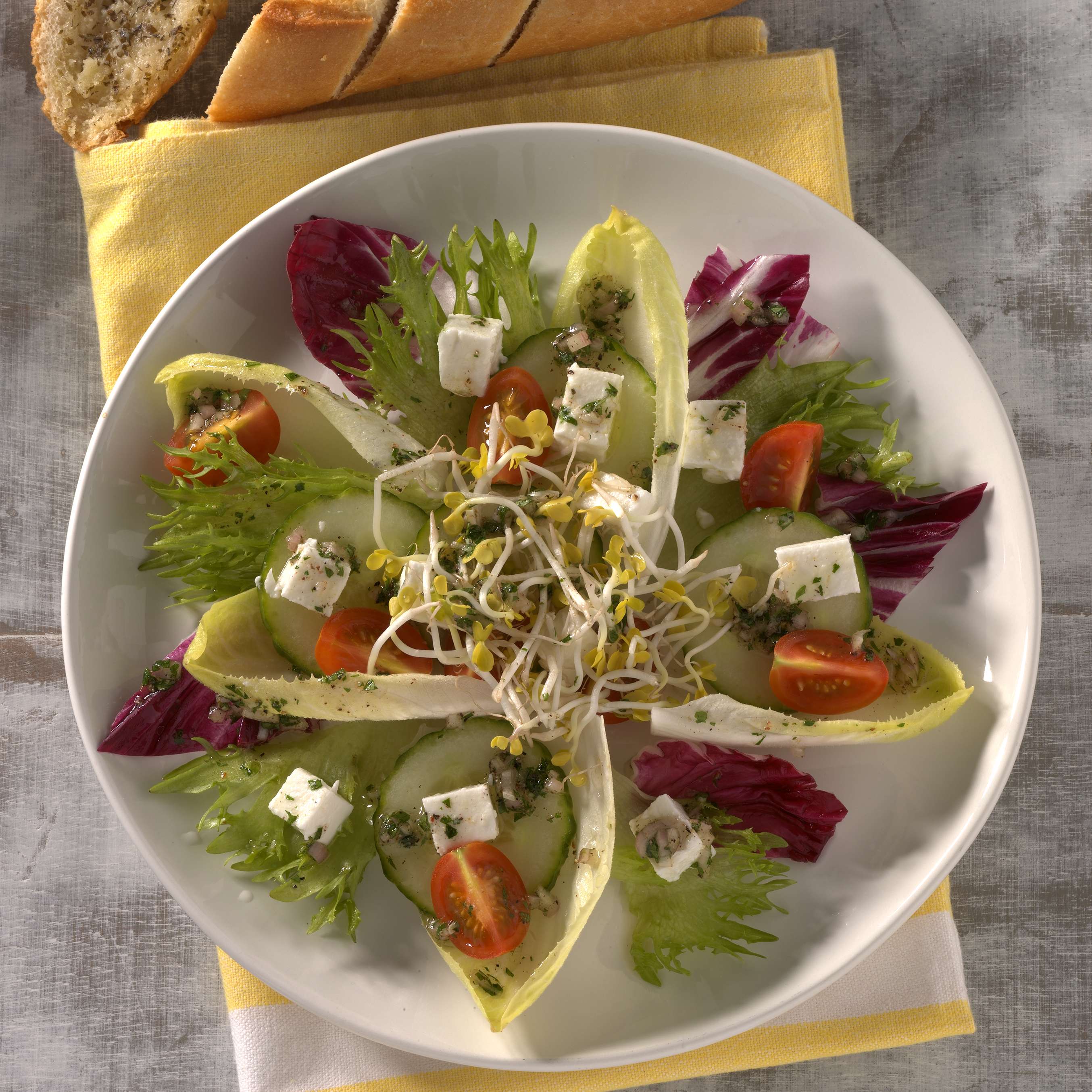 Salat mit Feta und RapsölDressing Rezept Kaufland