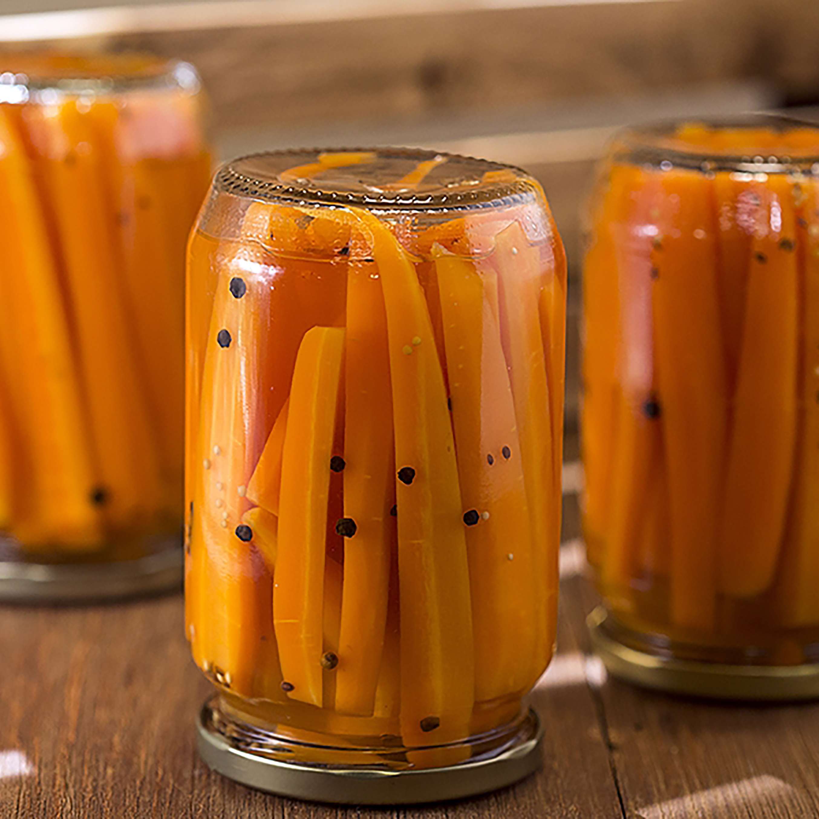 Морковь в апельсиновом соке с кунжутом