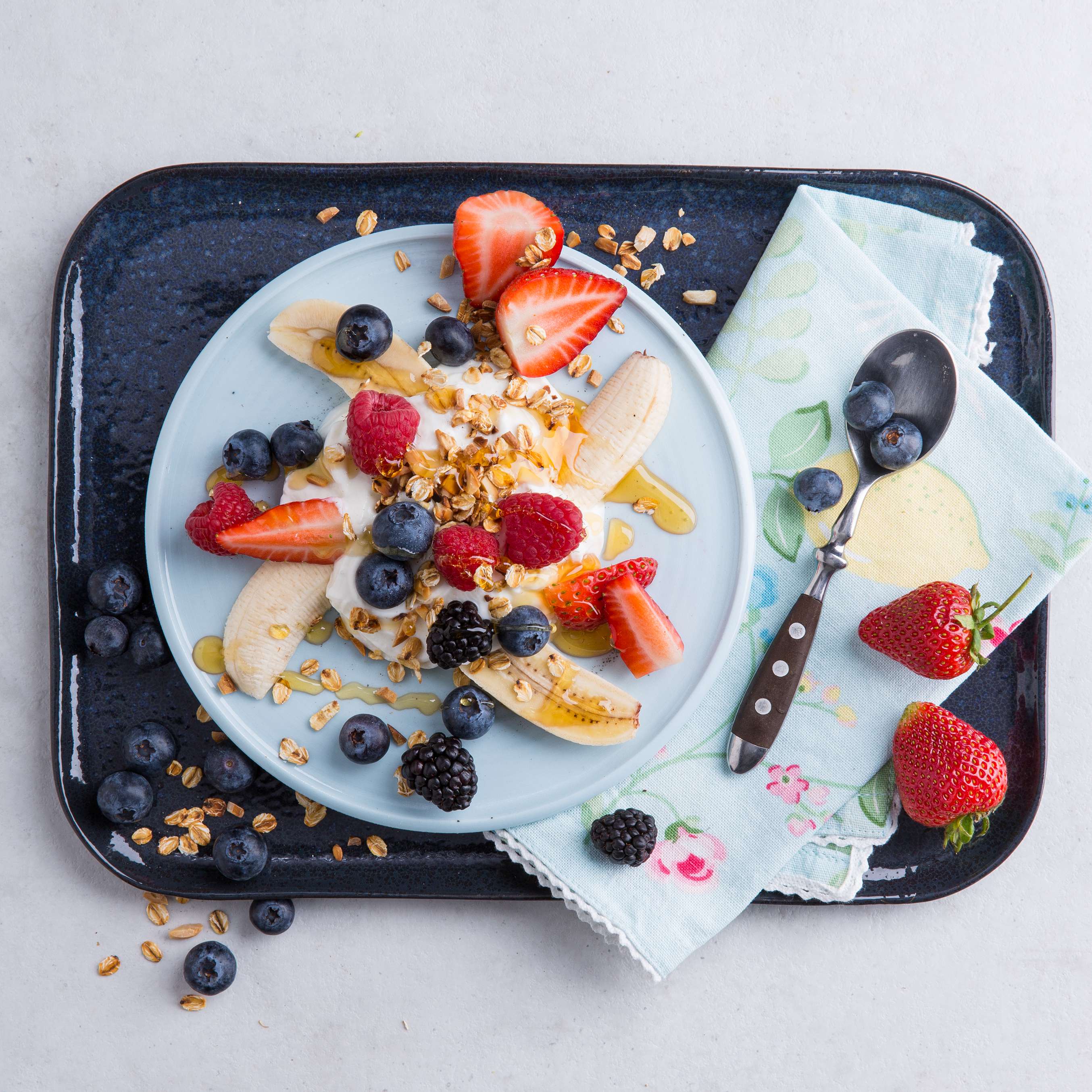 Abbildung des Rezepts Bananensplit mit Skyr und Beeren