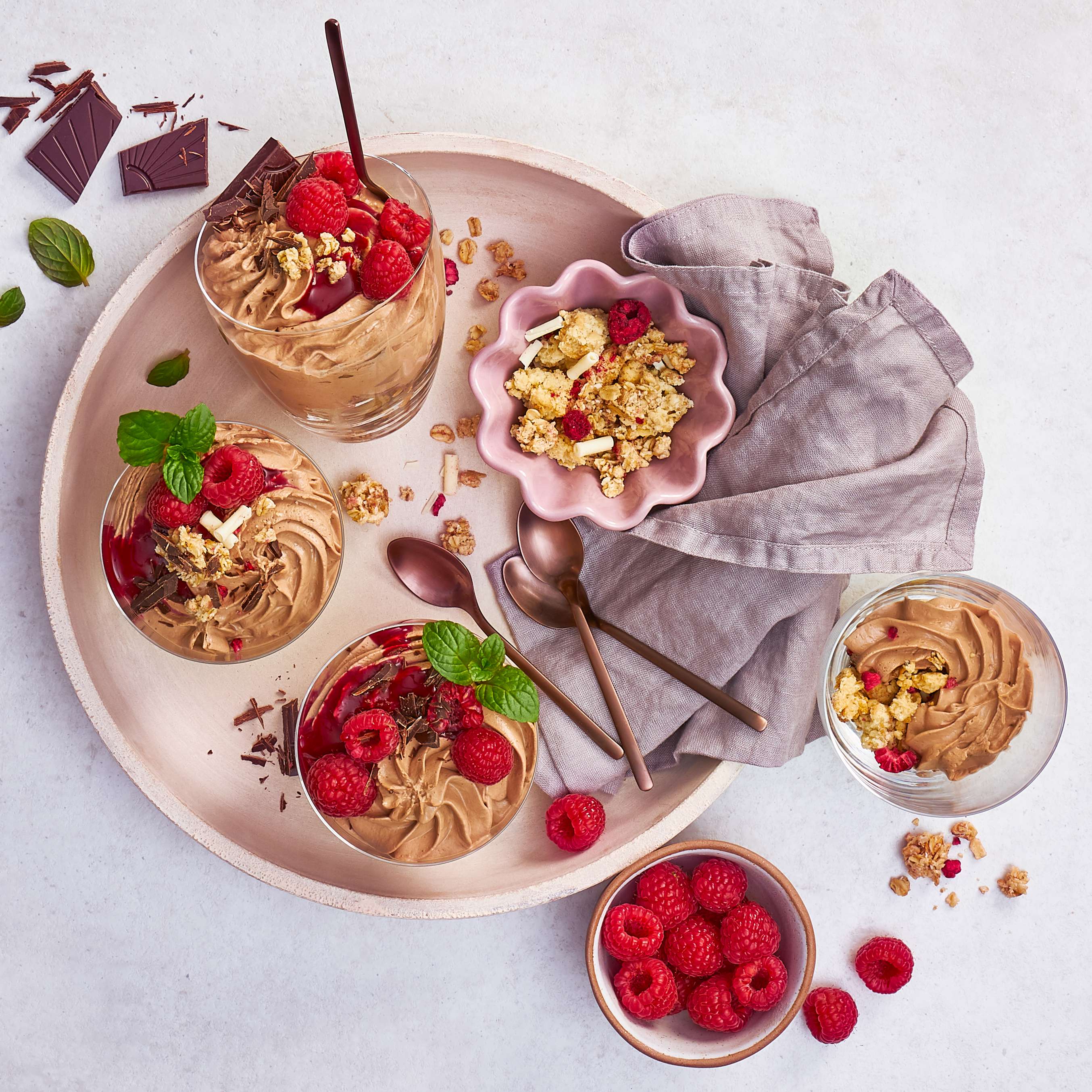 Изобразяване на рецептата Кафе крем с малини и мюсли крамбъл