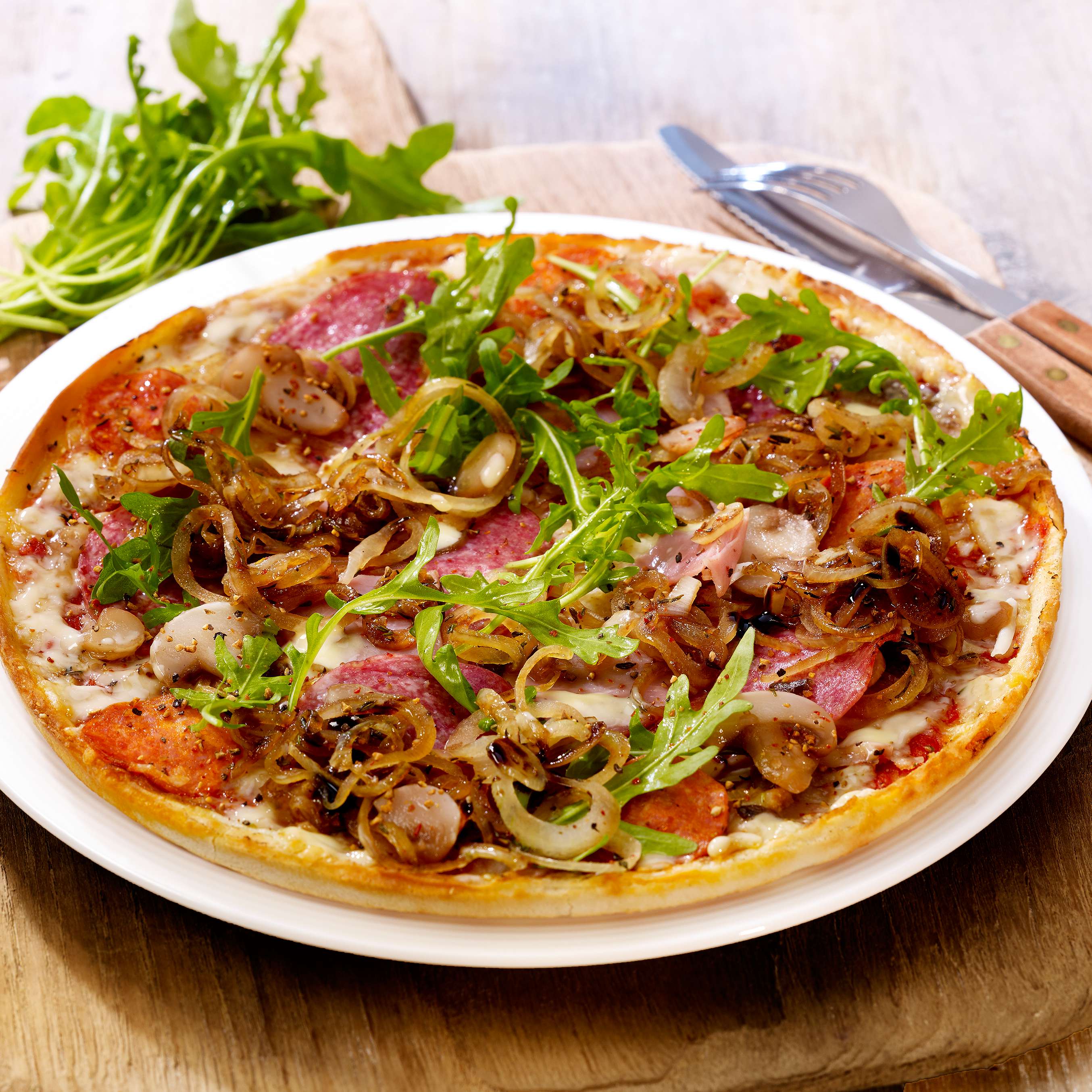 Pizza Speciale mit Balsamico-Zwiebeln - Rezept | Kaufland