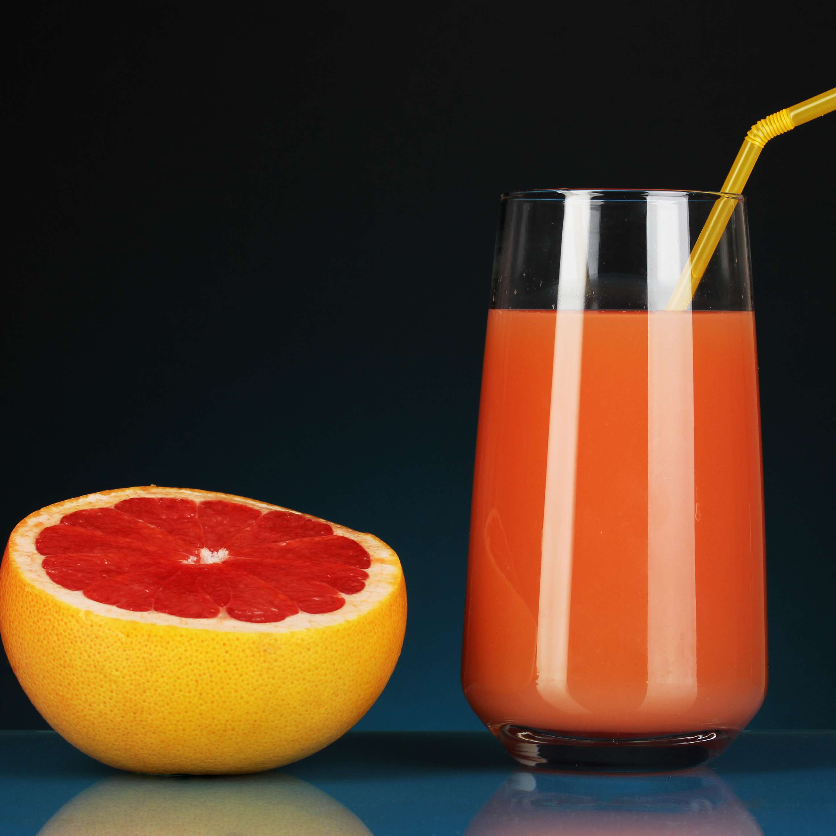 Грейпфрутовый сок можно. Сок апельсин грейпфрут. Грейпфрутовый Фреш. Апельсиновый и грейпфрутовый Фреш. Грейпфрутовый лимонад.