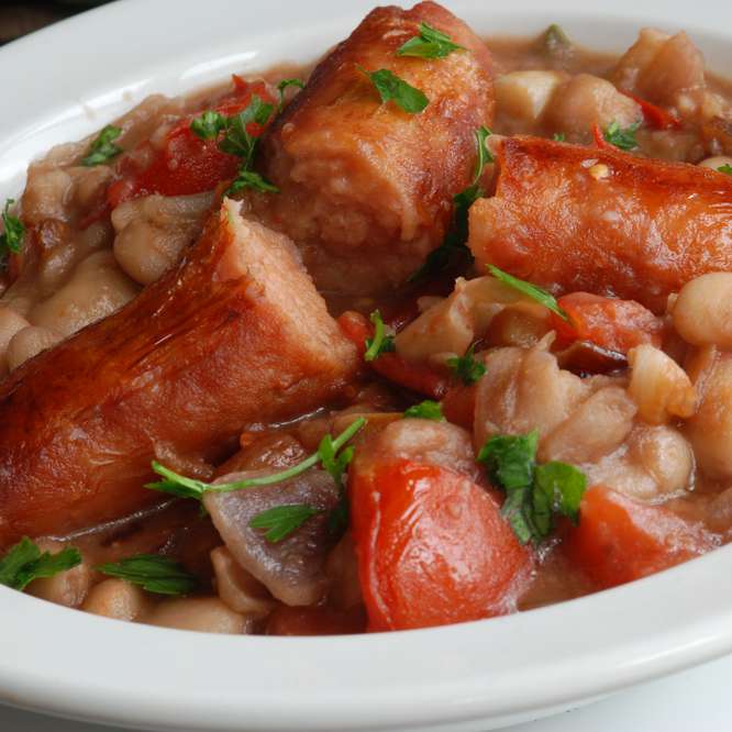 Iahnie de fasole cu cârnați Vezi