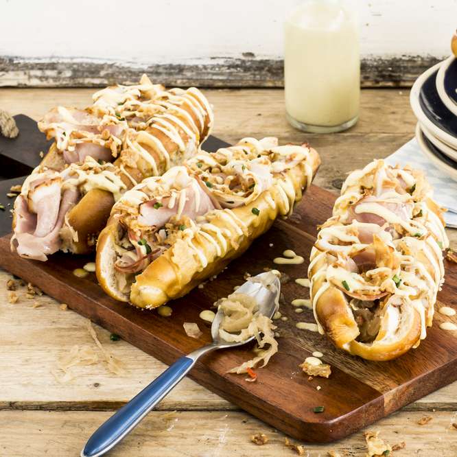 LaugenHotDog mit WeißbierSauerkraut Rezept Kaufland